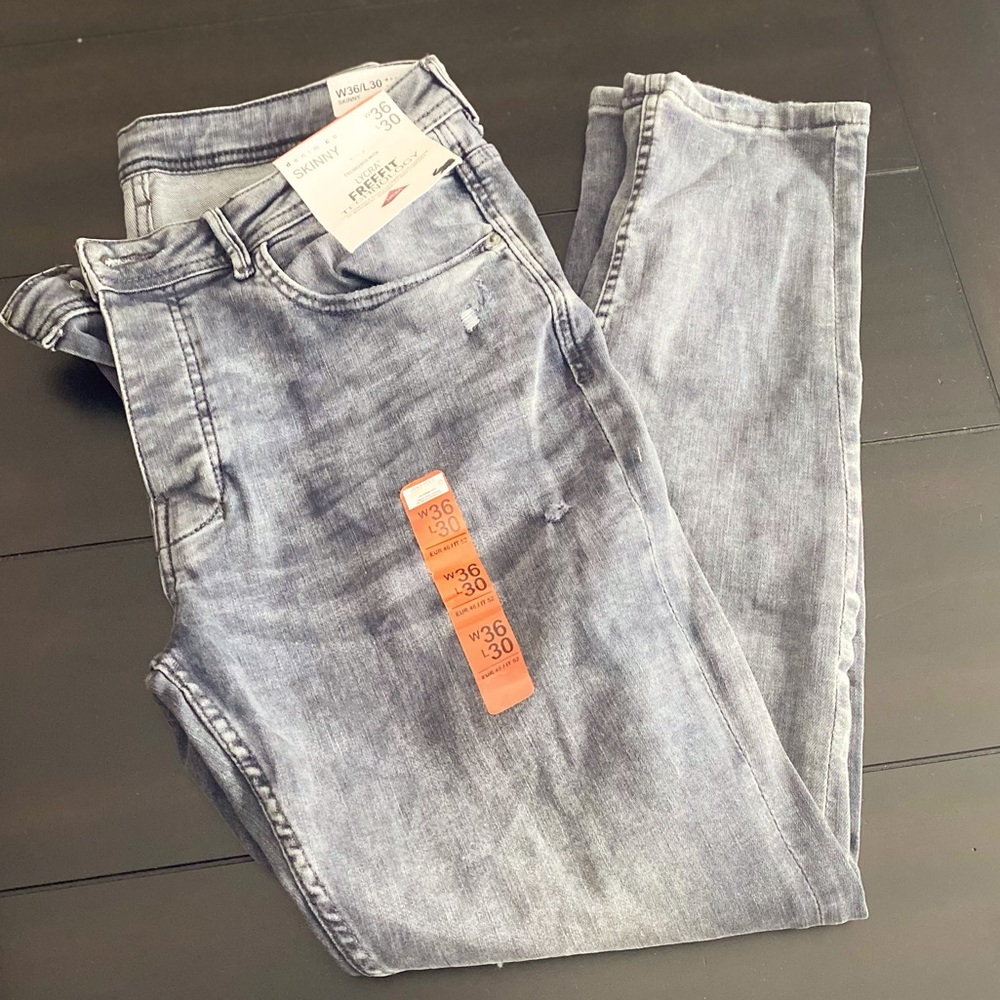 Black distressed skinny jeans